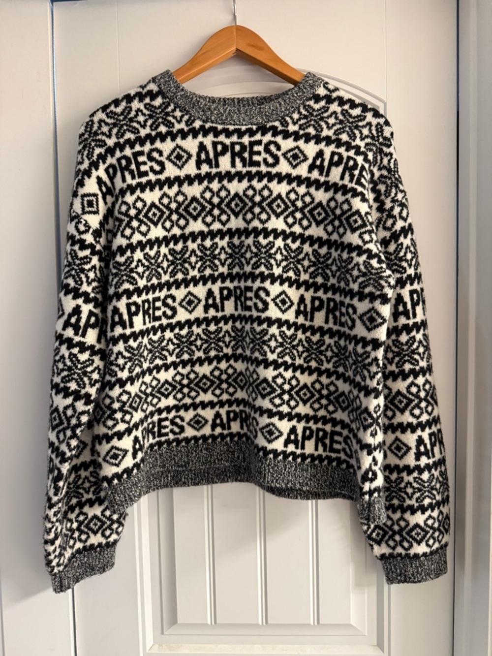 a new day Black & White Apres Patterned Crewneck Sweater size medium
